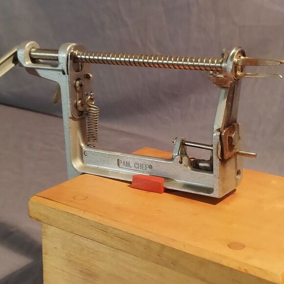 The Pampered Chef 2430 Counter Clamp Apple Peeler Corer Slicer - Picture 12 of 12